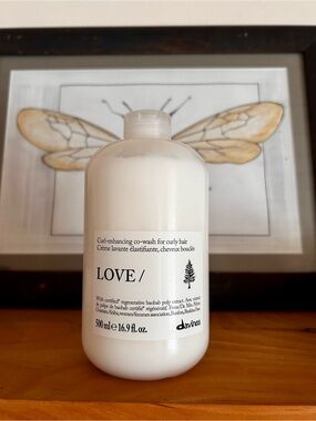 Davines LOVE/ Curl-Enhancing Co-Wash - White